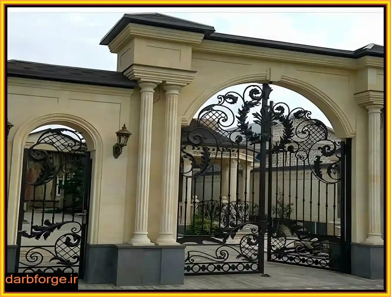 درب ورودی فلزی ساده برای ویلاهای شمالی درب ورودی فلزی ساده برای ویلاهای شمالی