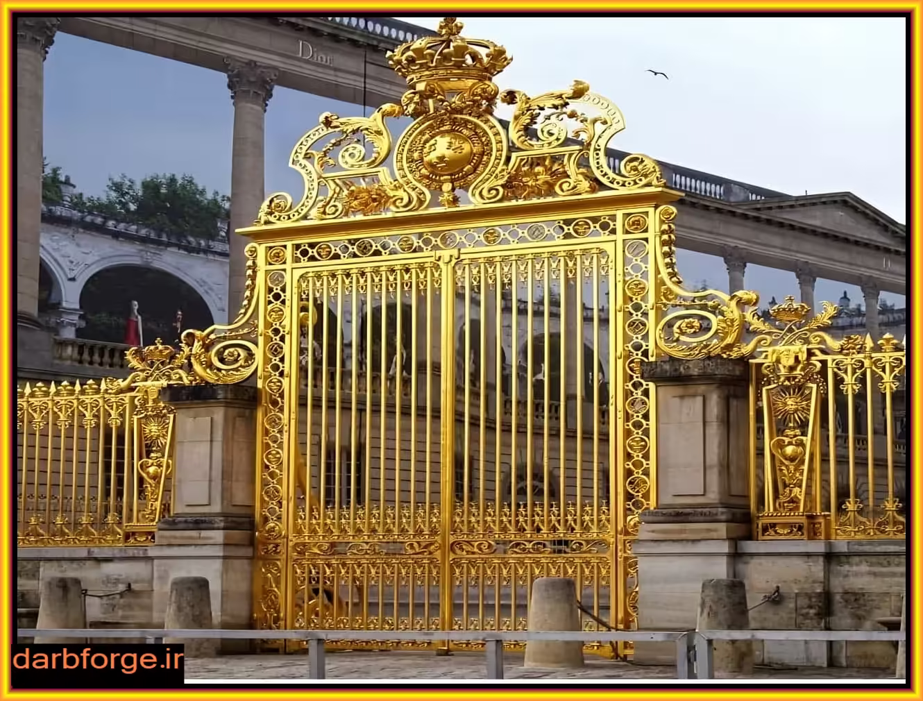 رنگ طلایی برای درب حیاط رنگ طلایی برای درب حیاط