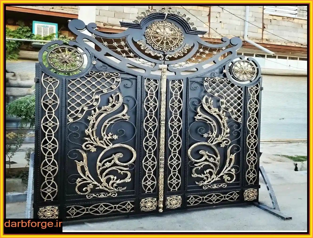 درب پارکینگ فرفورژه سنتی و کلاسیک درب پارکینگ فرفورژه سنتی و کلاسیک