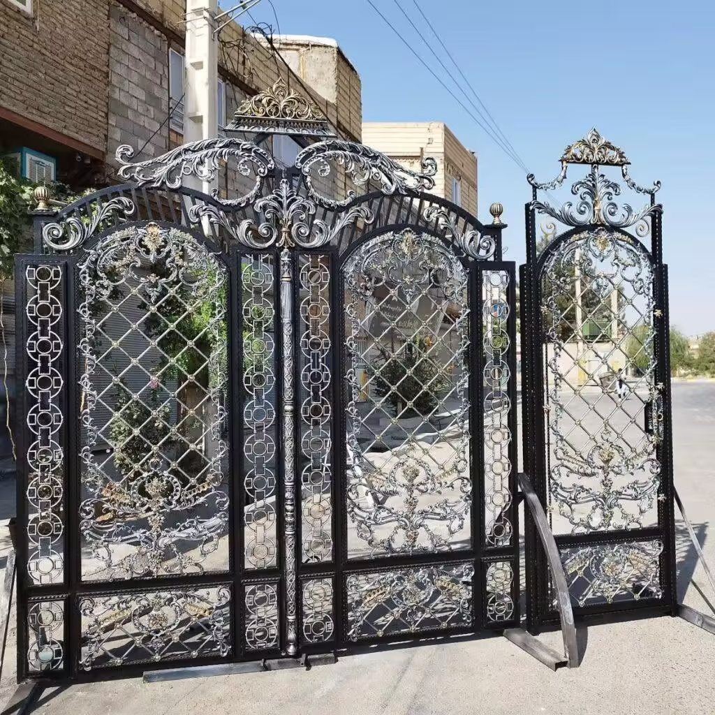 مشخصات و استانداردهای ابعاد درب حیاط