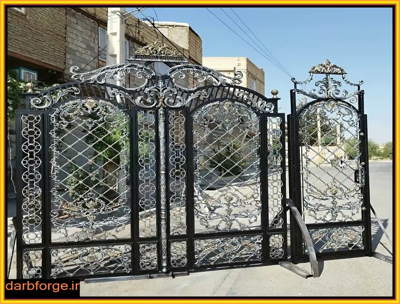 درب دست ساز پرکار برای ورودی ساختمان درب دست ساز پرکار برای ورودی ساختمان