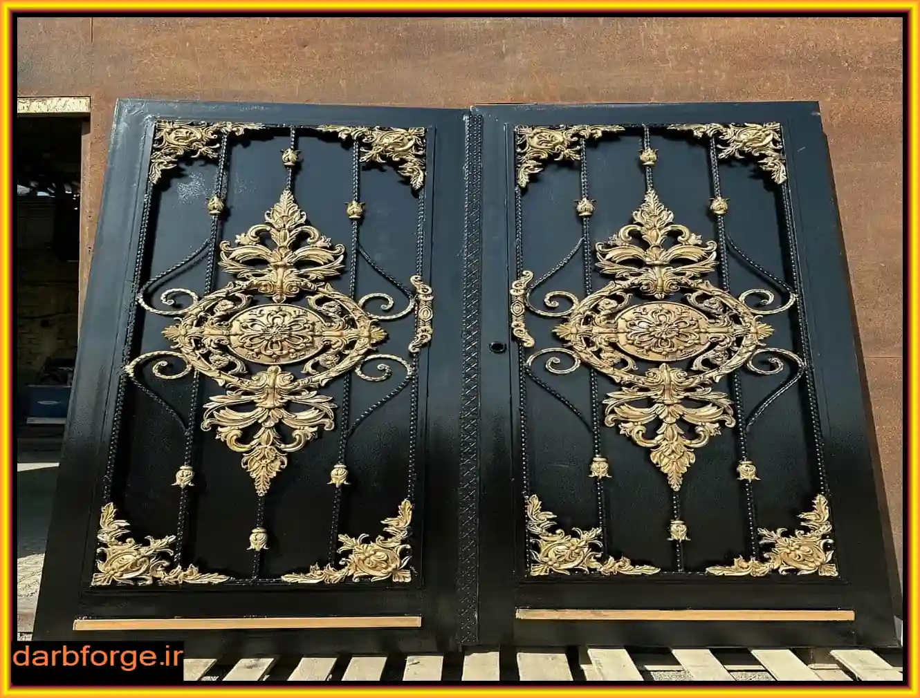 درب پارکینگی لوکس و مدرن فرفورژه سنتی درب پارکینگی لوکس و مدرن فرفورژه سنتی