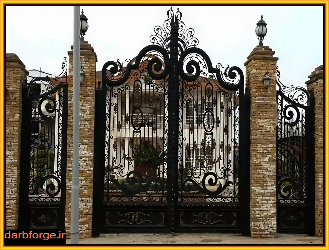 درب آهنی دولنگه فرفورژه درب آهنی دولنگه فرفورژه