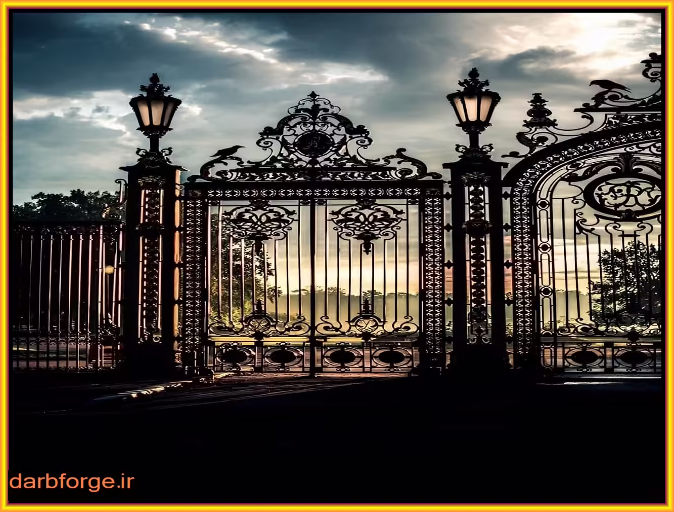 مزایای و معایب درب های فرفورژه و فلزی ساده مزایای و معایب درب های فرفورژه و فلزی ساده