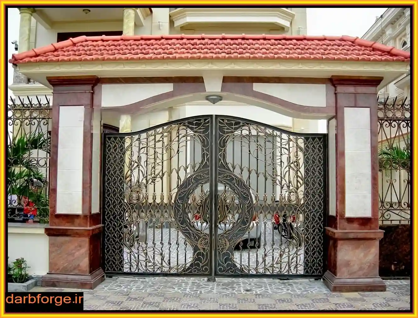 درب حیاط لوکس فرفورژه کلاسیک درب حیاط لوکس فرفورژه کلاسیک
