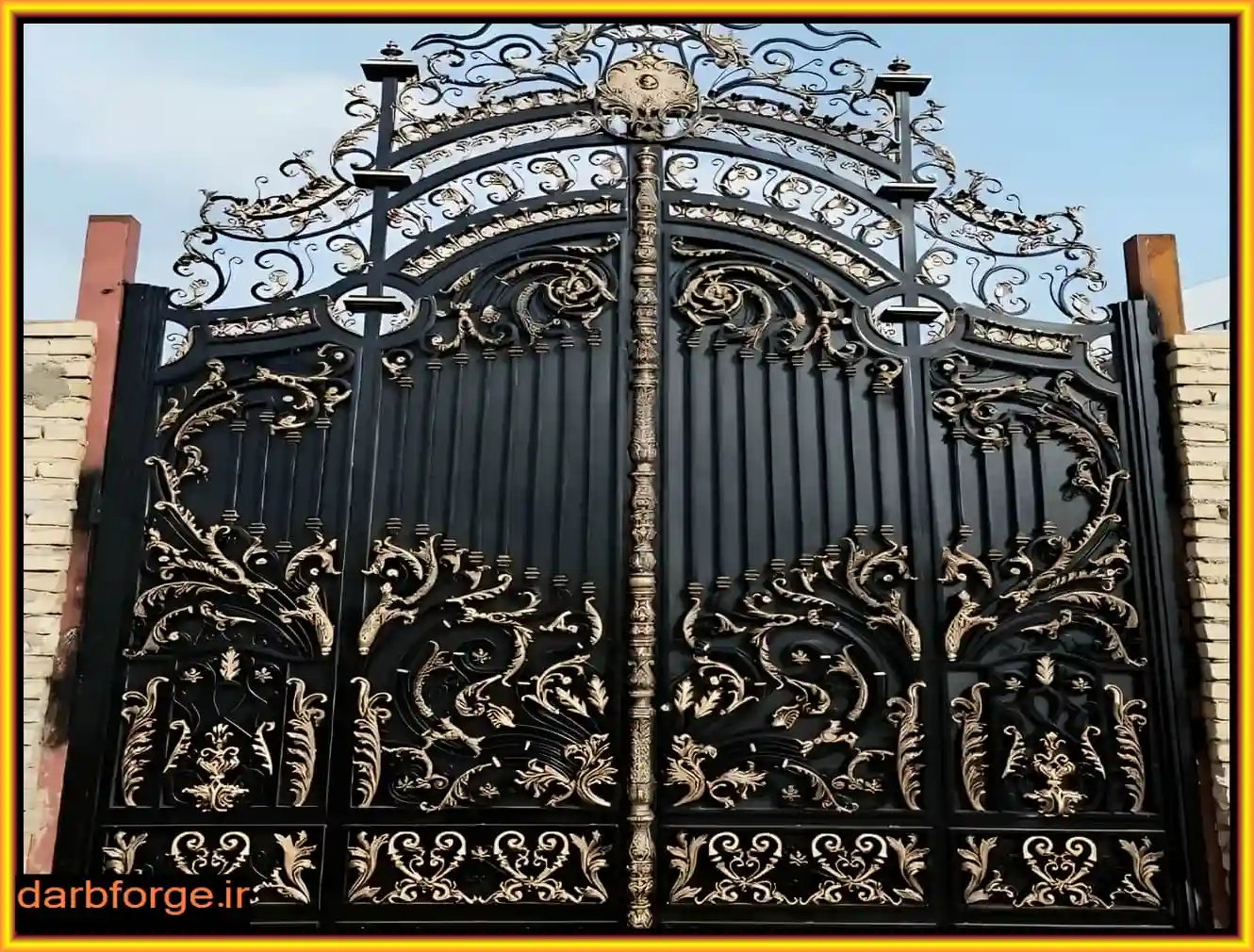 درب حیاط آهنی ساده و زیبا درب حیاط آهنی ساده و زیبا