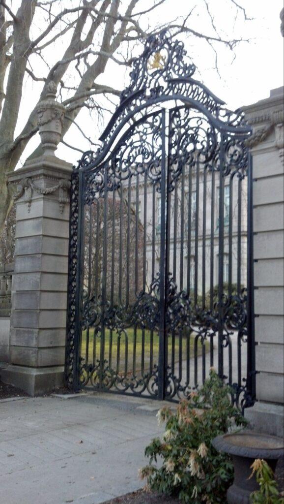 مراحل مختلف ساخت درب فرفورژه مراحل مختلف ساخت درب فرفورژه