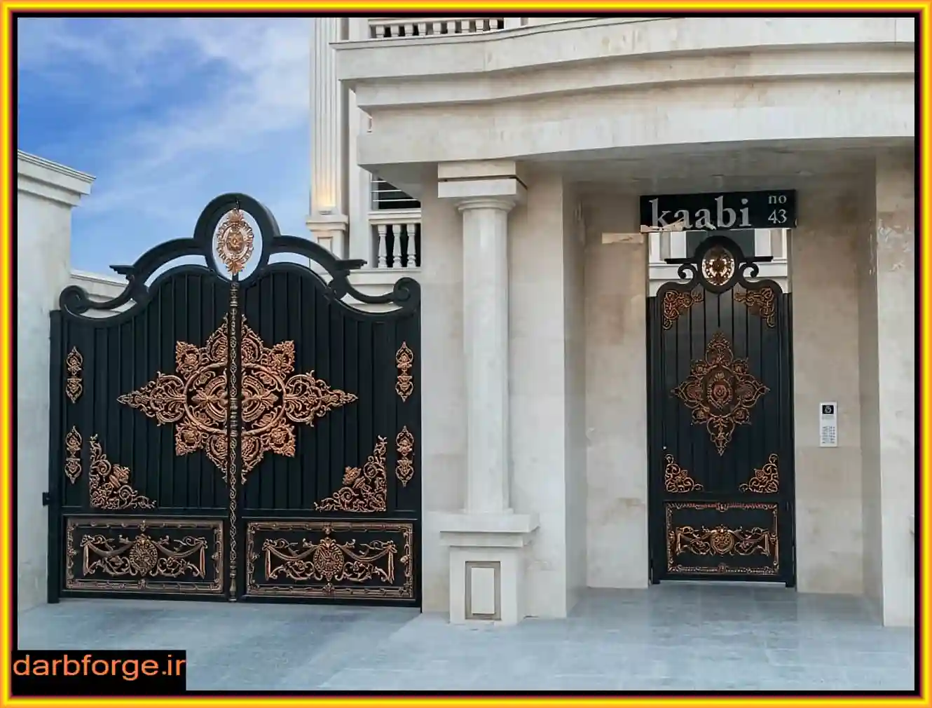 درب حیاط و پارکینگ فرفورژه با طراحی کلاسیک درب حیاط و پارکینگ فرفورژه با طراحی کلاسیک