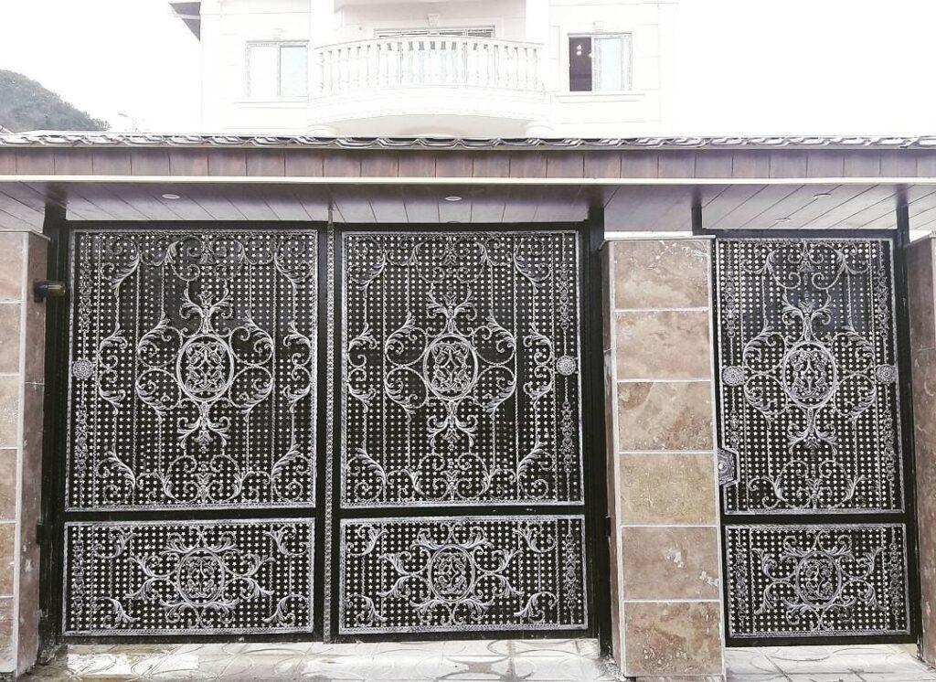 قیمت درب حیاط و پارکینگ با فرفورژه قیمت درب حیاط و پارکینگ با فرفورژه