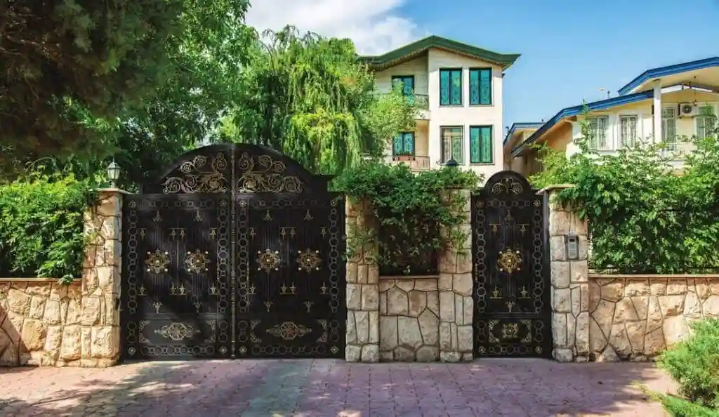 درب پارکینگ فلزی مدل دو لنگه درب پارکینگ فلزی مدل دو لنگه