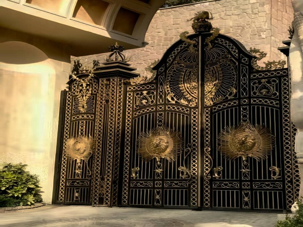 مقایسه درب های فرفورژه و فلزی ساده مقایسه درب های فرفورژه و فلزی ساده