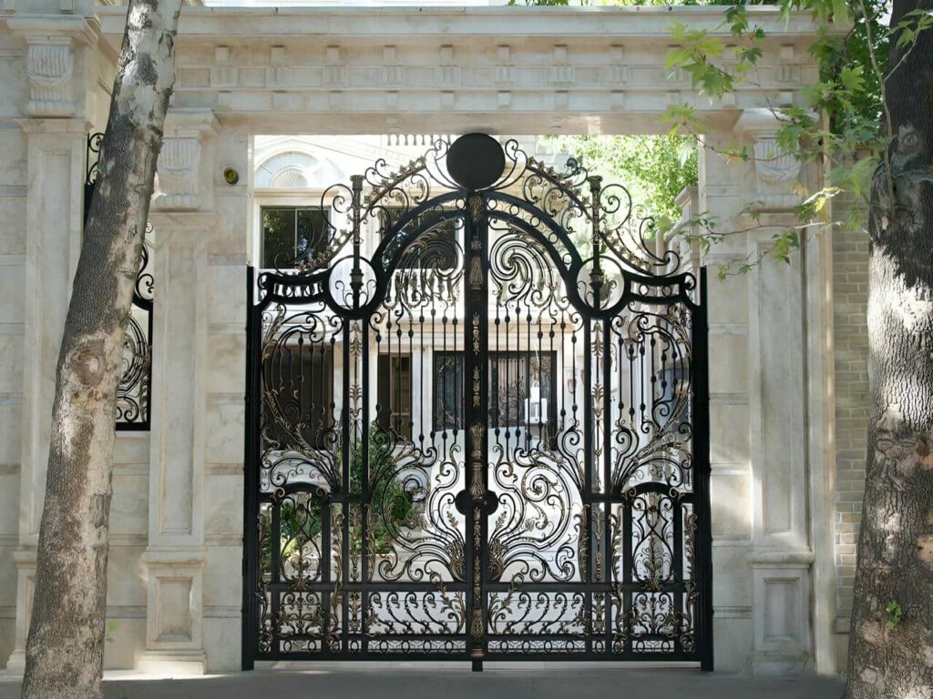 راهنمای کامل خرید درب فرفورژه راهنمای کامل خرید درب فرفورژه