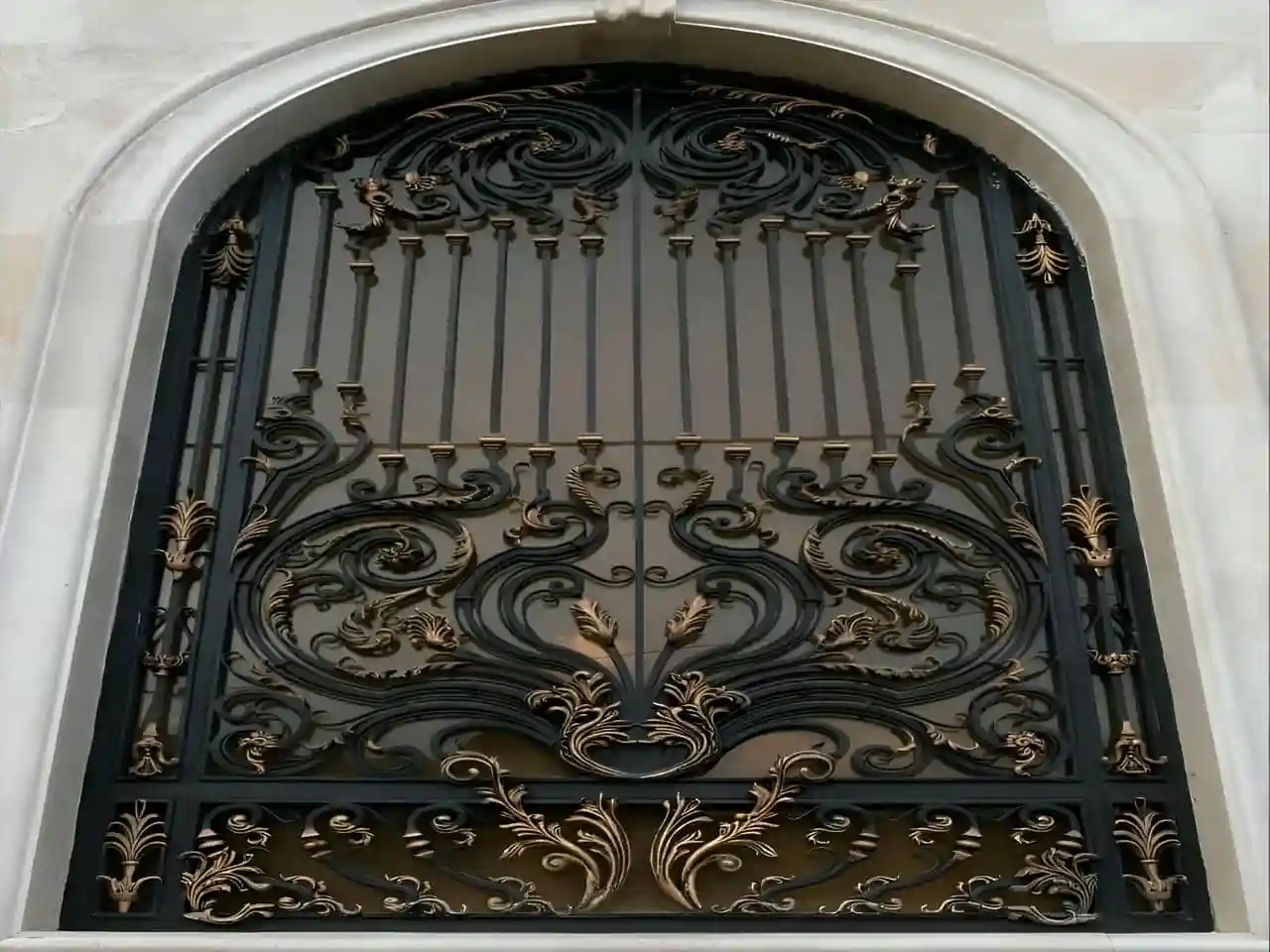 پنجره آهنی با حفاظ فرفورژه الیزه پنجره آهنی با حفاظ فرفورژه الیزه