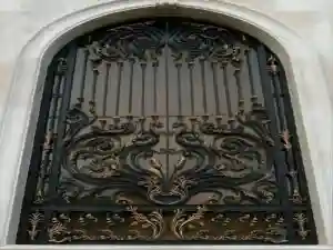 تولید و عرضه درب و حفاظ پنجره آهنی