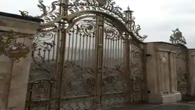 تولید کننده در آهنی ورودی ساختمان