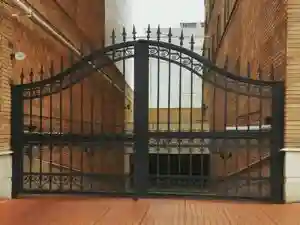 درب آهنی دو لنگه