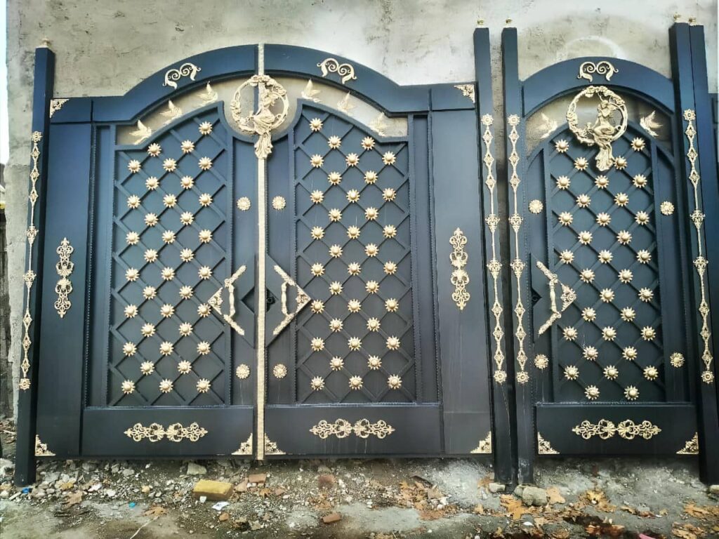 درب آهنی ورود به ساختمان درب آهنی ورود به ساختمان