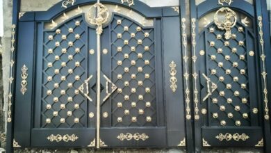 درب آهنی ورود به ساختمان
