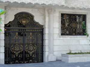 درب حیاط و پارکینگ با فرفورژه