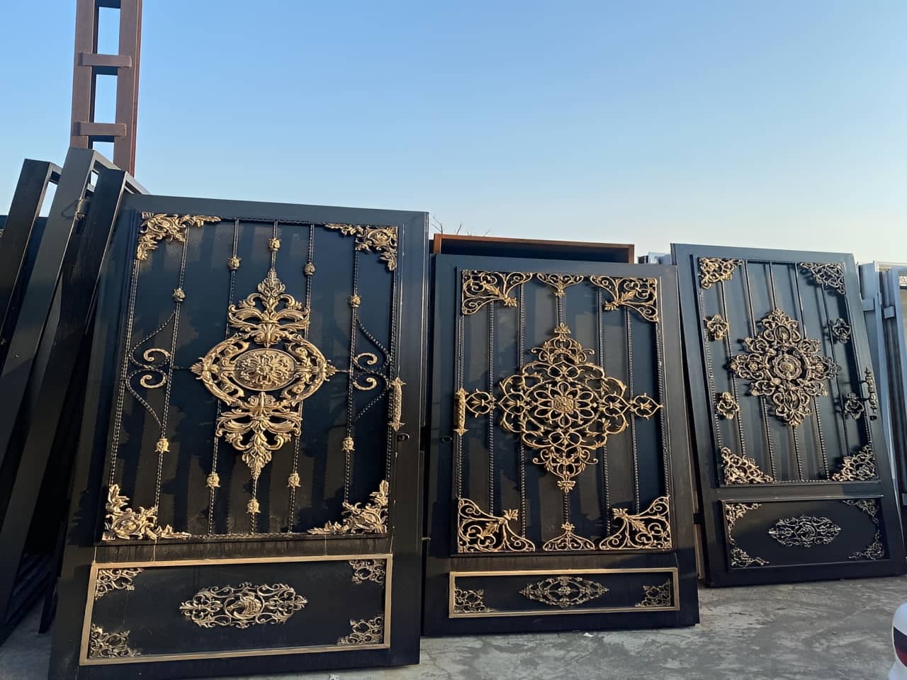 درب فلزی ساختمان چند است؟ | درب فرفورژه درب فلزی ساختمان چند است؟