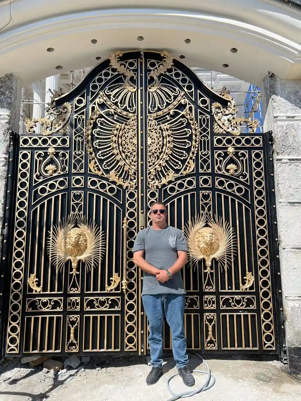 بررسی درب فرفورژه