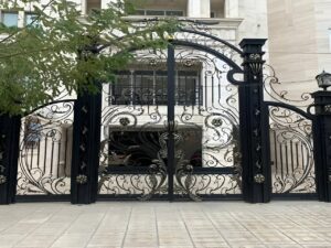 درب حیاط طرح دار