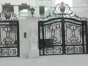 درب پارکینگ شمالی ساختمان