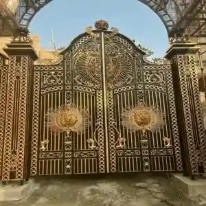 درب حیاط آهنی