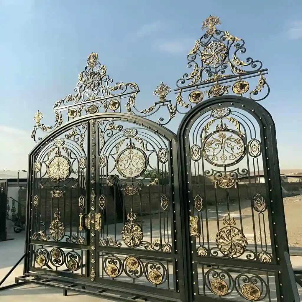 درب حیاط ساختمان لوکس فرفورژه