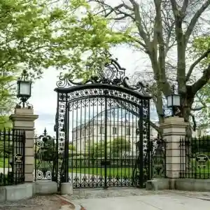 خرید طراحی و ساخت درب پارکینگ فلزی