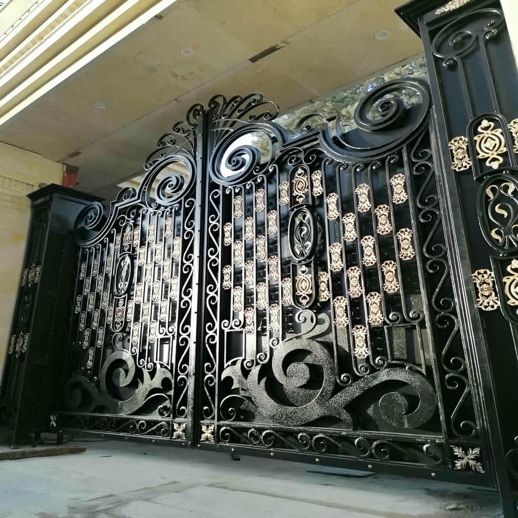 نصب درب فرفورژه ویلایی پارکینگ در بندر حقانی