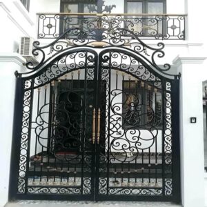 درب حیاط فرفورژه ویلایی در قزوین