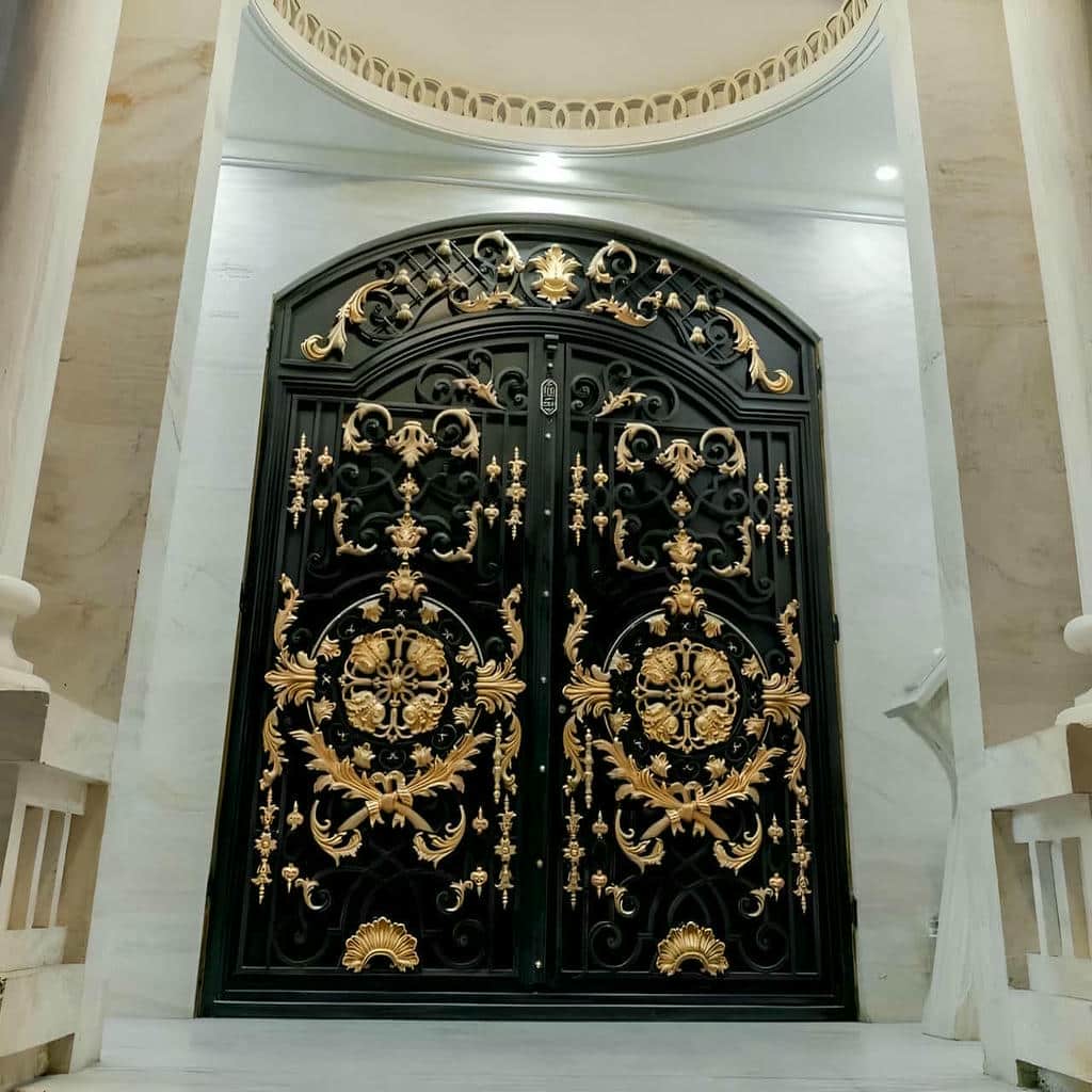 خرید درب حیاط فرفورژه ویلایی کلاسیک در سوزا