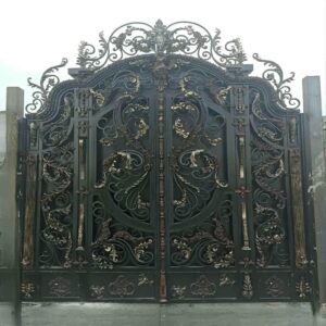 درب حیاط فرفورژه ویلایی در اندیشه