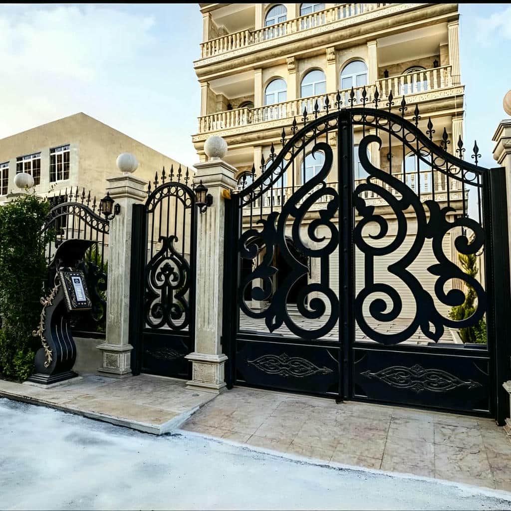 نصب درب حیاط فرفورژه ویلایی مقاوم در اشتهارد