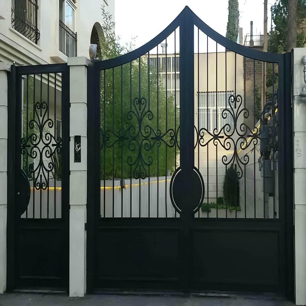 نصب درب فرفورژه ویلایی کلاسیک در گنبدکاووس