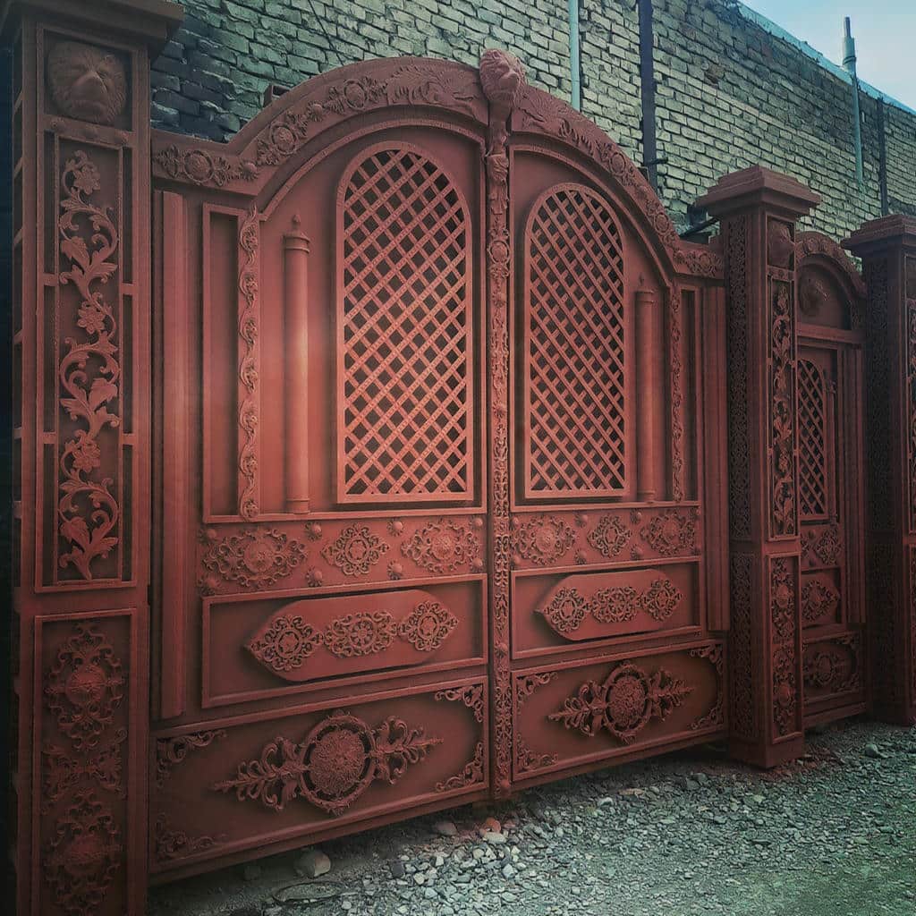 قیمت درب فرفورژه ویلایی مدرن در باغ عباس‌آباد