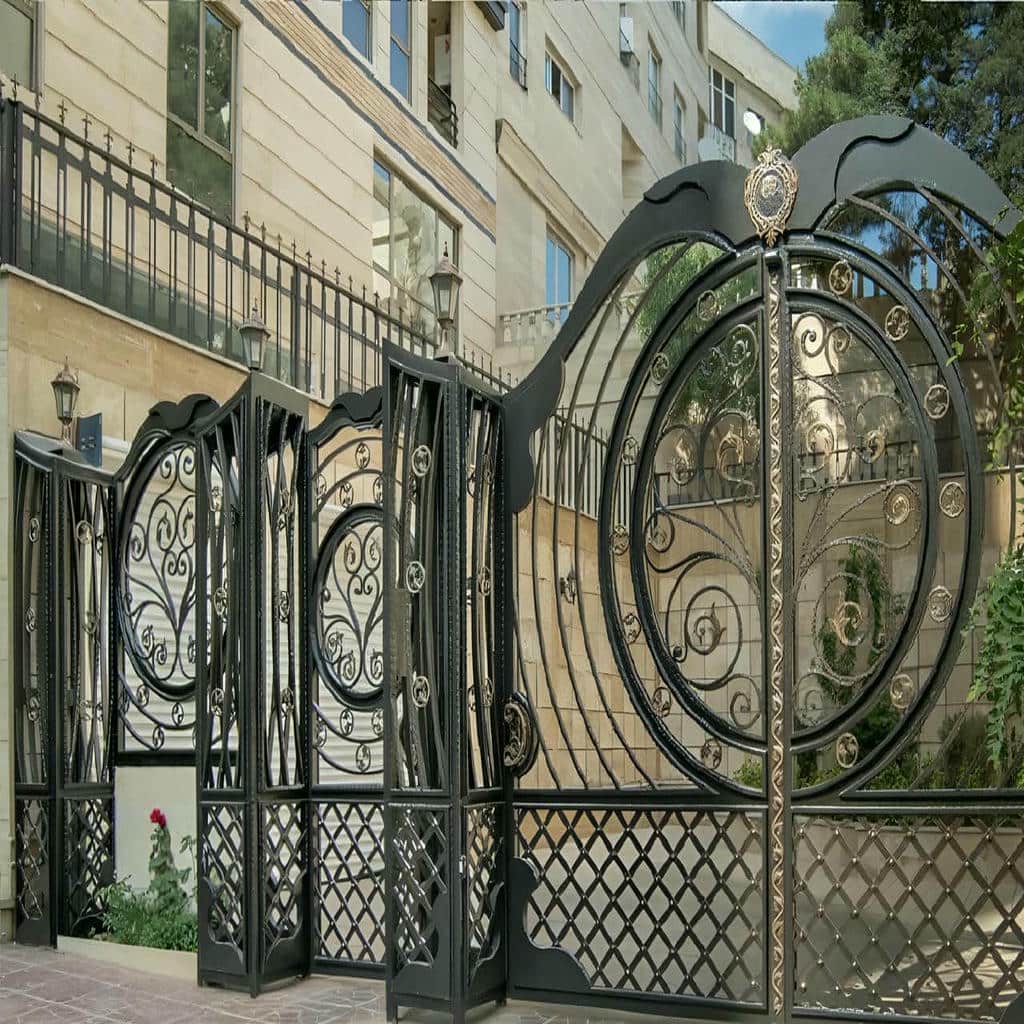 نصب درب حیاط فرفورژه ویلایی مدرن در کرج