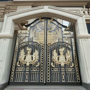 درب حیاط فرفورژه ویلایی در بابلسر