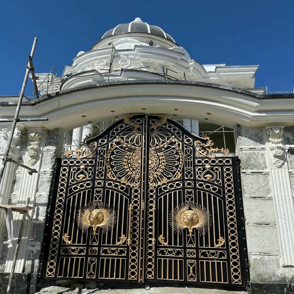 خرید درب حیاط فرفورژه ویلایی کلاسیک در کردان