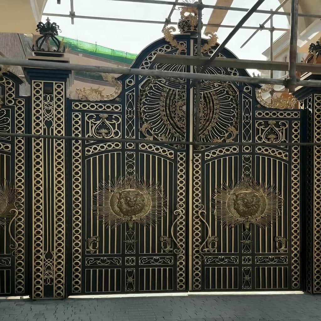 12 طرح درب حیاط پانل دار