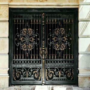 14 مدل درب حیاط فرفورژه نمای رومی