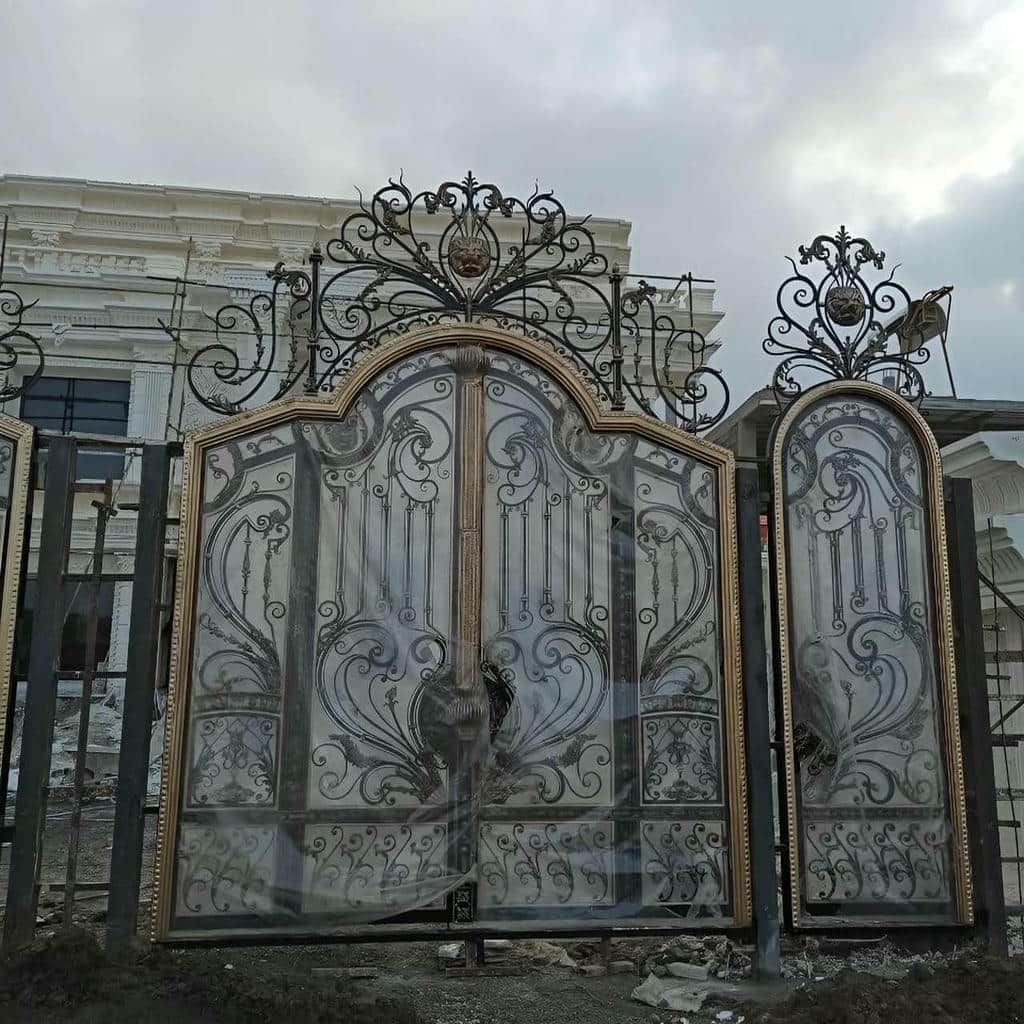 تولید درب پارکینگ CNC پنل فلزی با نقش هندسی