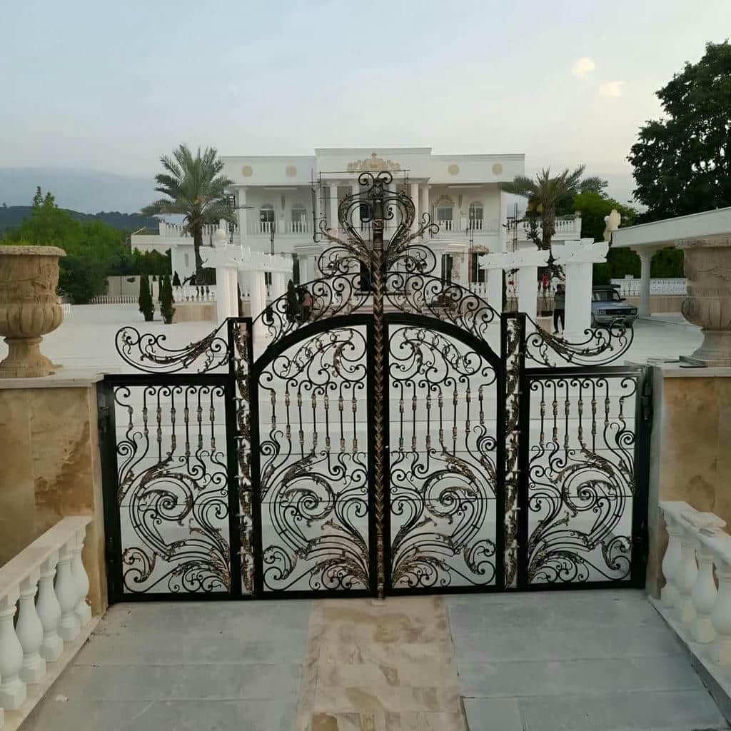 سفارش درب پارکینگ مینیمال خطی با طراحی اختصاصی