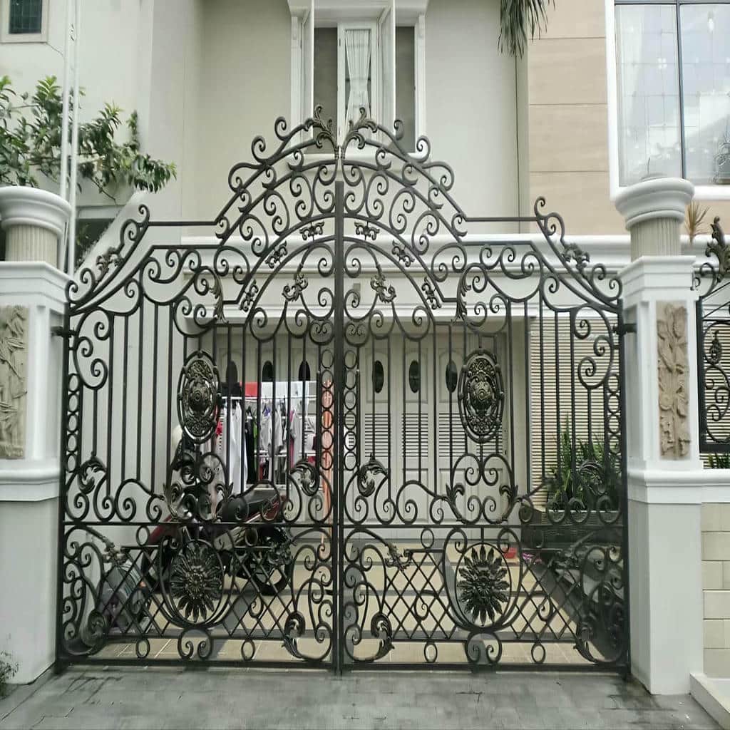 فروش درب ویلایی فرفورژه نمای رومی با رنگ سفارشی فروش درب ویلایی فرفورژه نمای رومی با رنگ سفارشی