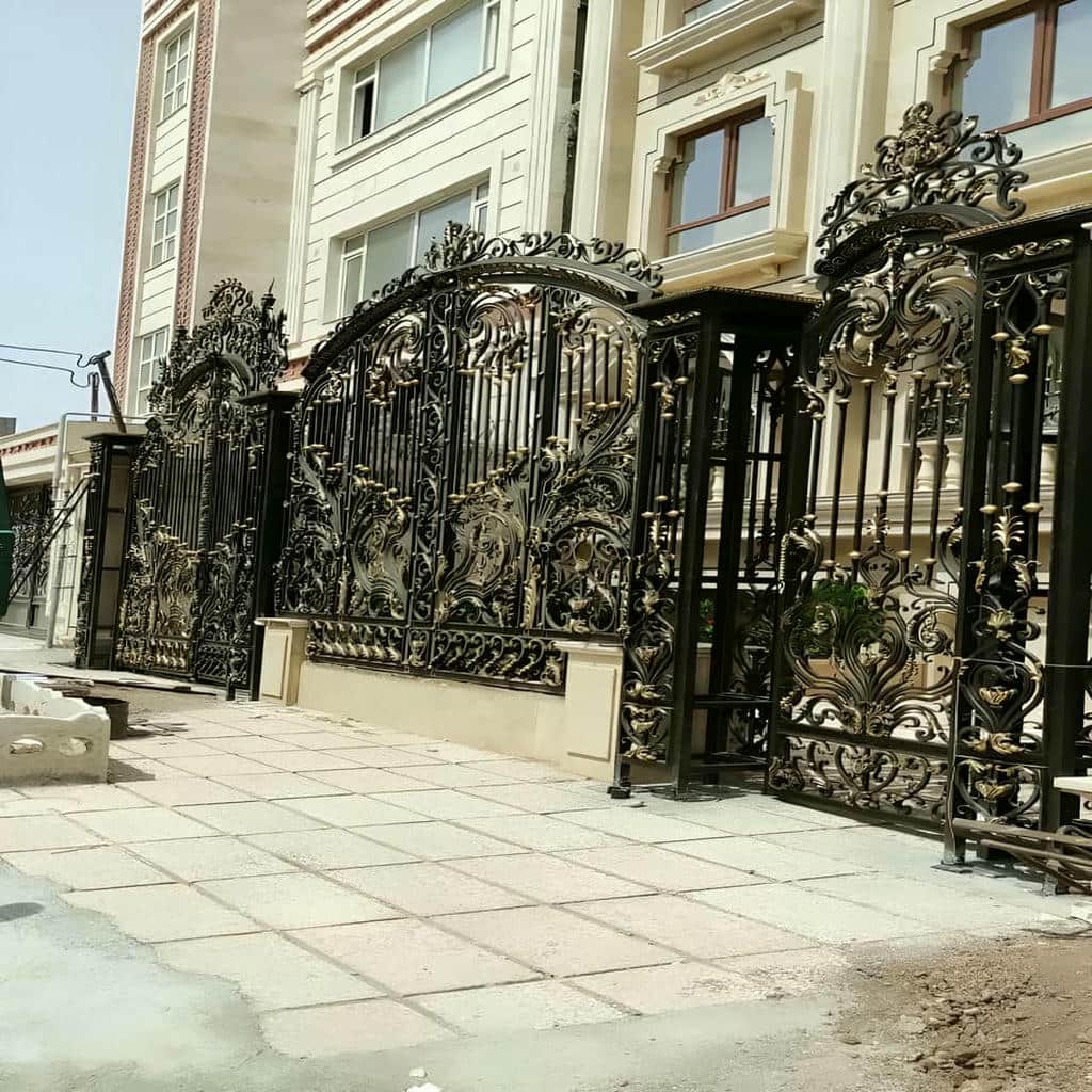 انتخاب درب ویلایی پارکینگ دو لنگه با عرض عبور مناسب