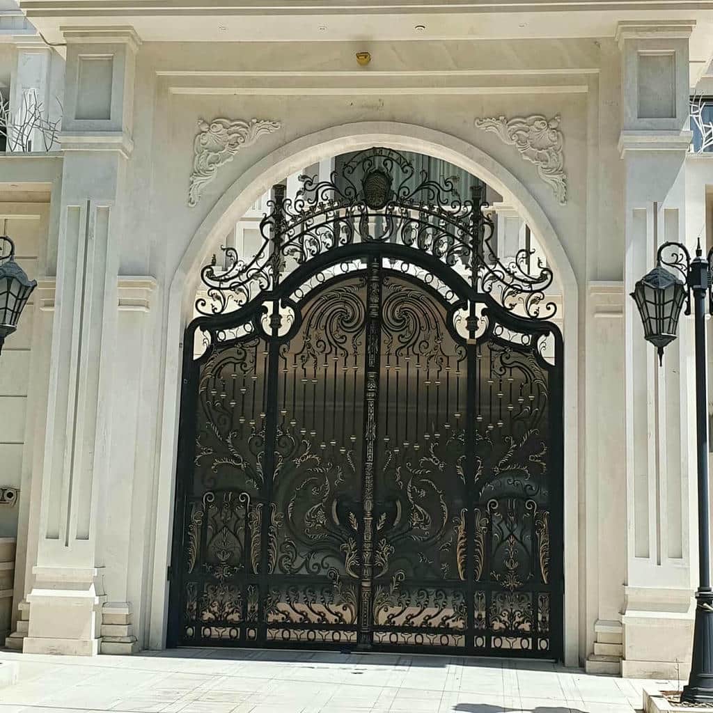 سفارش درب حیاط بزرگ پارکینگ با طرح اختصاصی