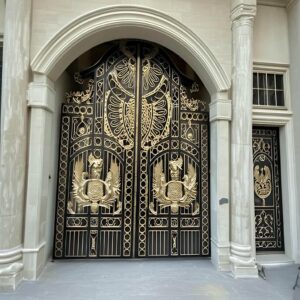 14 مدل درب پارکینگ فرفورژه نمای رومی