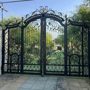 7 مدل درب ویلایی قاب دار محوطه